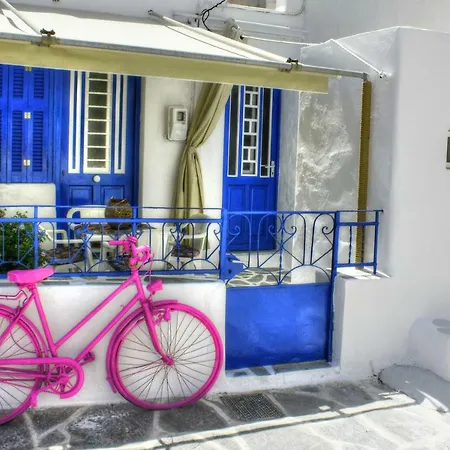 Holiday home The Hot Pink Bike House
