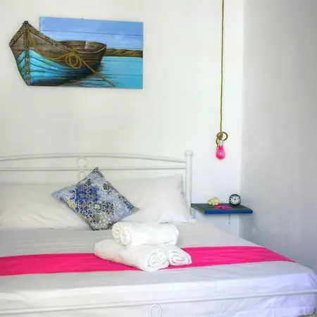 The Hot Pink Bike House Парос